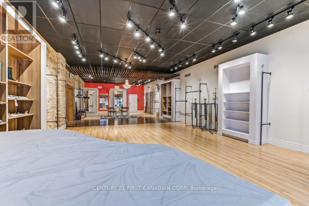 431 Talbot Street, St. Thomas, Ontario  N5P 1C1 - Photo 4 - X12466655