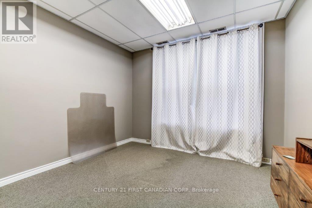 429 Talbot Street, St. Thomas, Ontario  N5P 1C1 - Photo 6 - X12466365