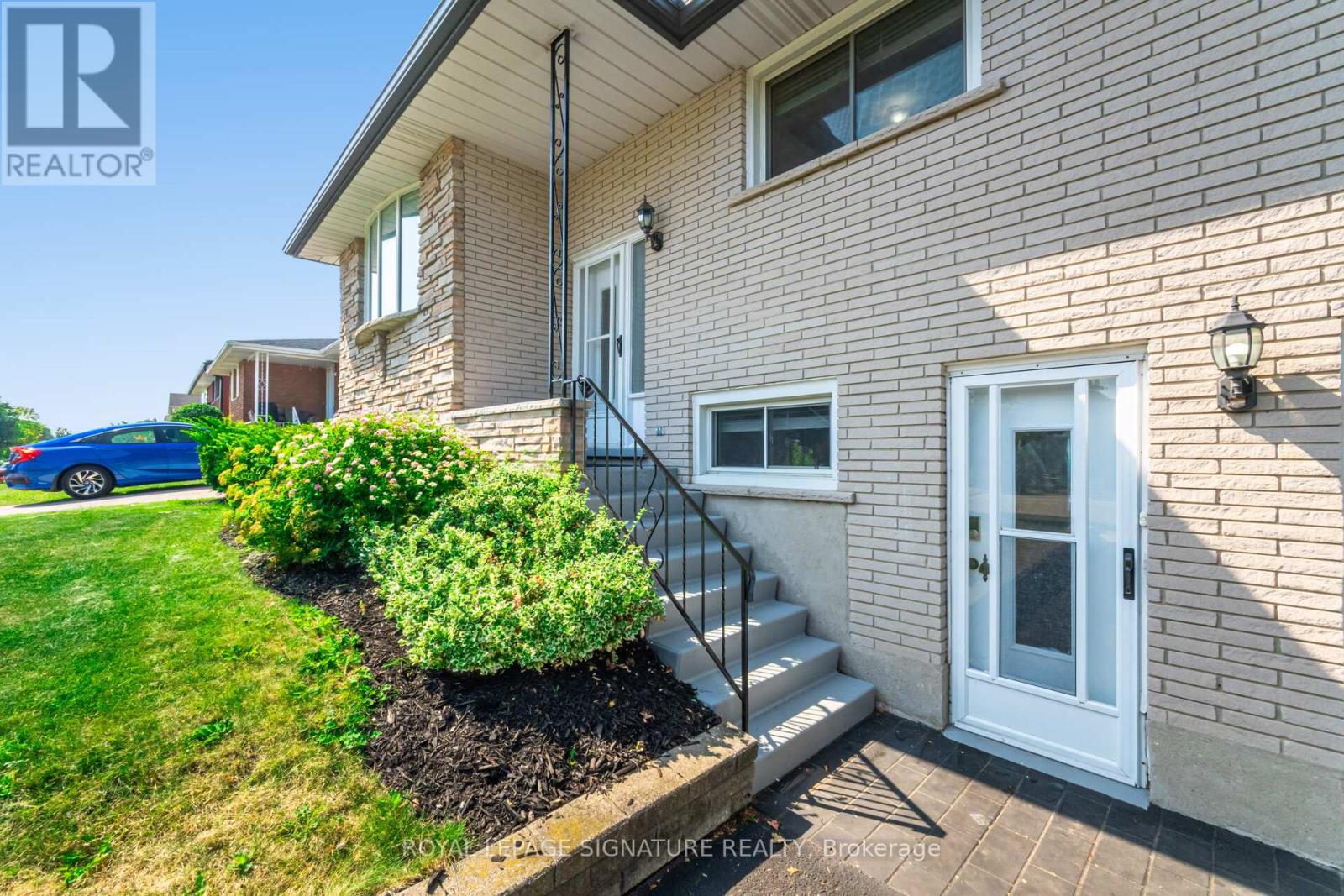 47 Eagen Drive, Kitchener, Ontario  N2M 1W1 - Photo 3 - X12522454