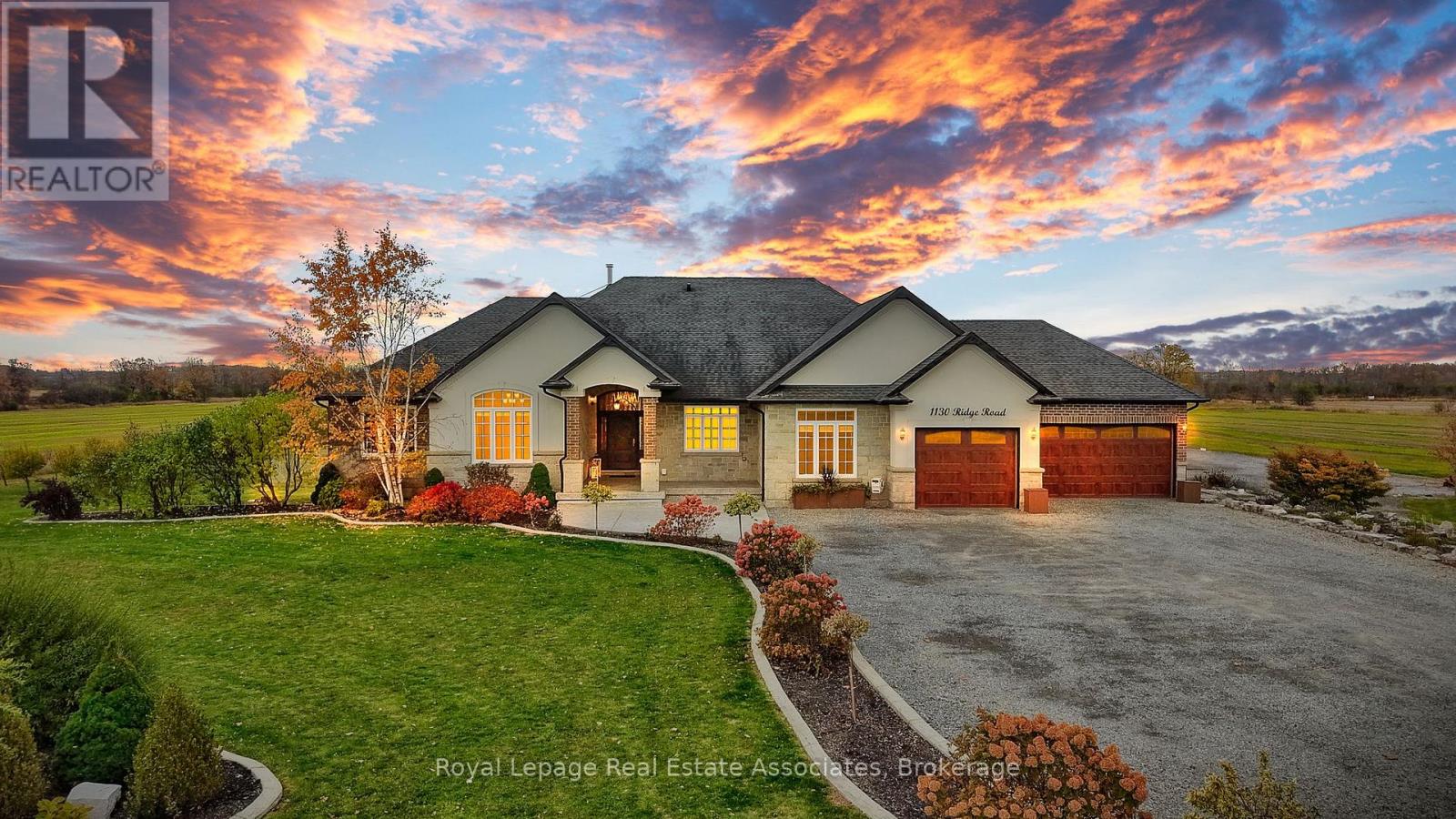 1130 RIDGE ROAD, Hamilton, Ontario