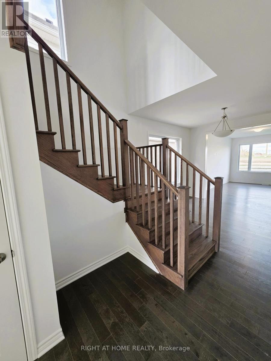 274 Millstone Street, Kitchener, Ontario  N2R 0V3 - Photo 3 - X12522488