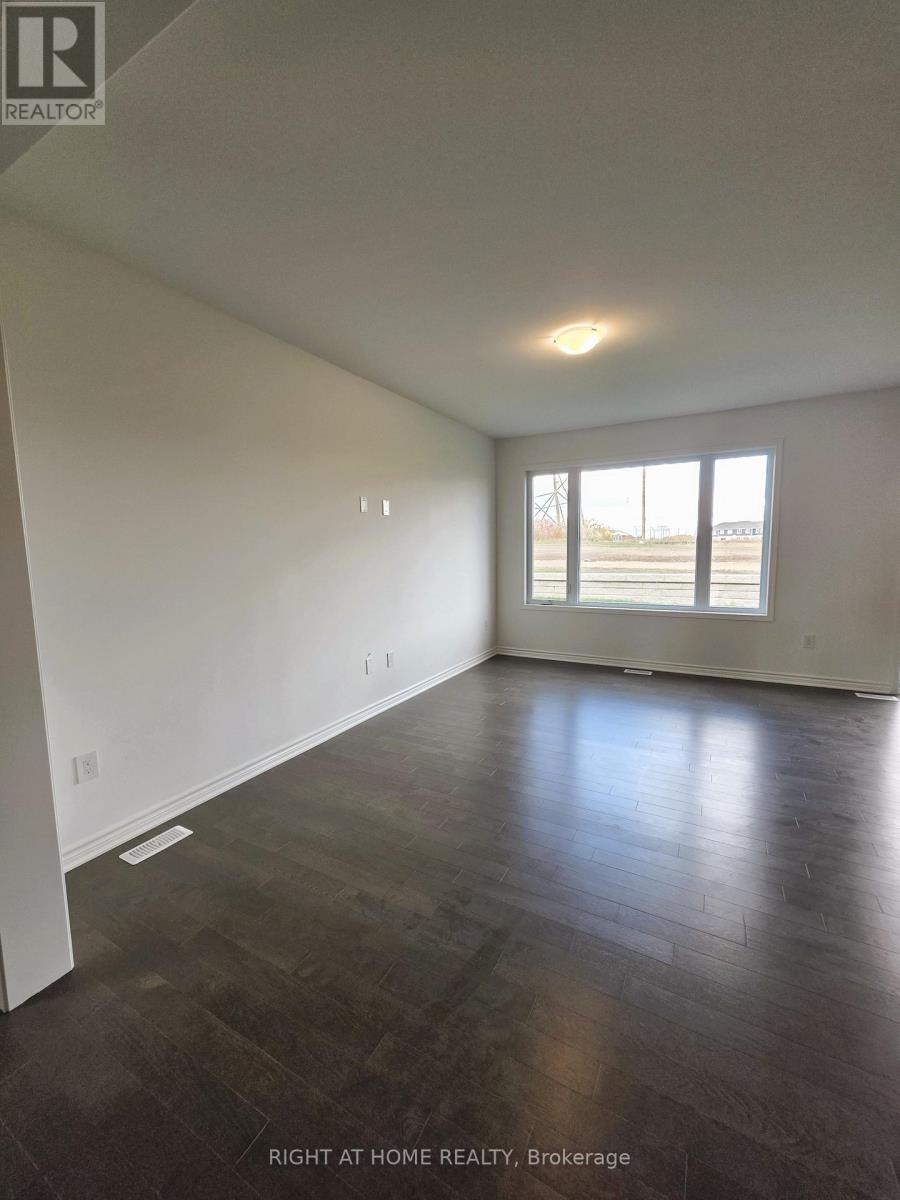 274 Millstone Street, Kitchener, Ontario  N2R 0V3 - Photo 5 - X12522488