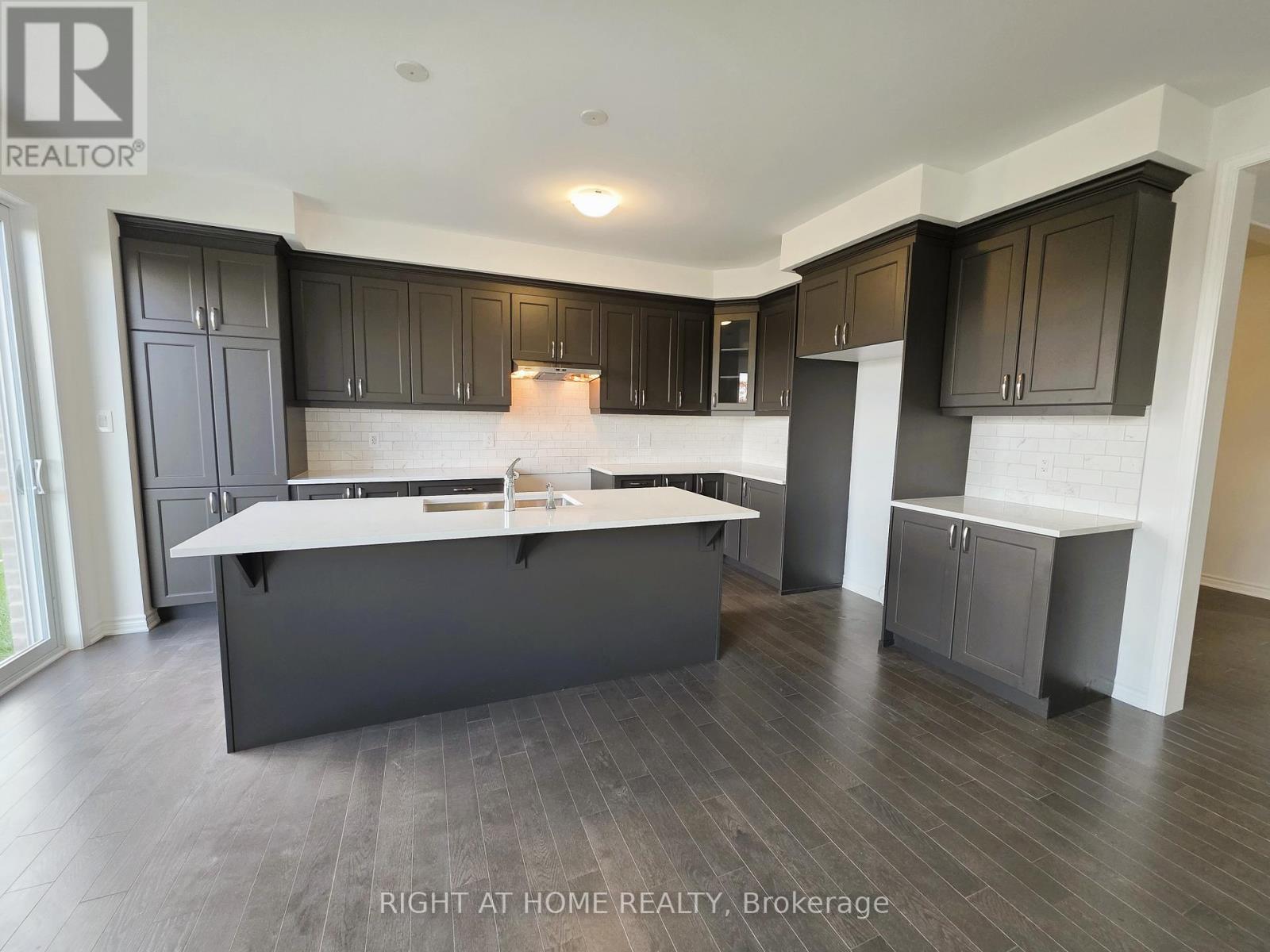 274 Millstone Street, Kitchener, Ontario  N2R 0V3 - Photo 8 - X12522488