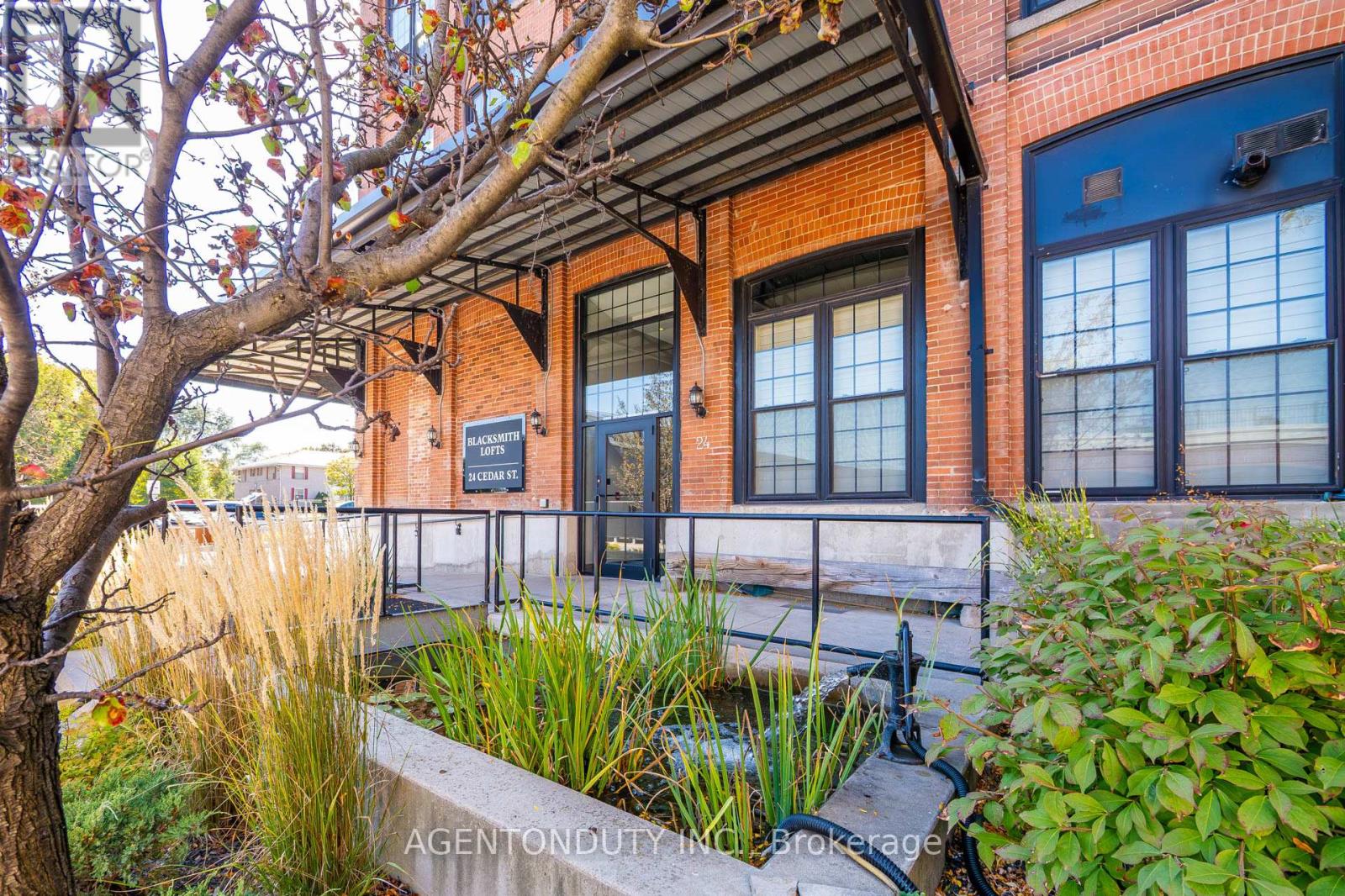 101 - 24 Cedar Street, Cambridge, Ontario  N1S 0B2 - Photo 4 - X12522510