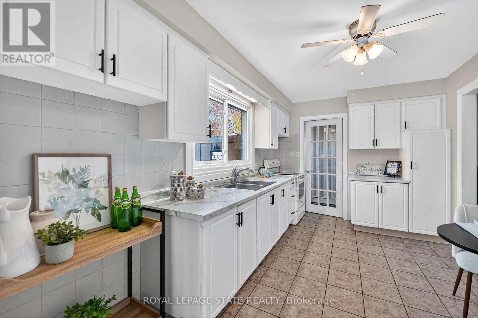 15 Grand Avenue, Grimsby, Ontario  L3M 2R6 - Photo 14 - X12522592