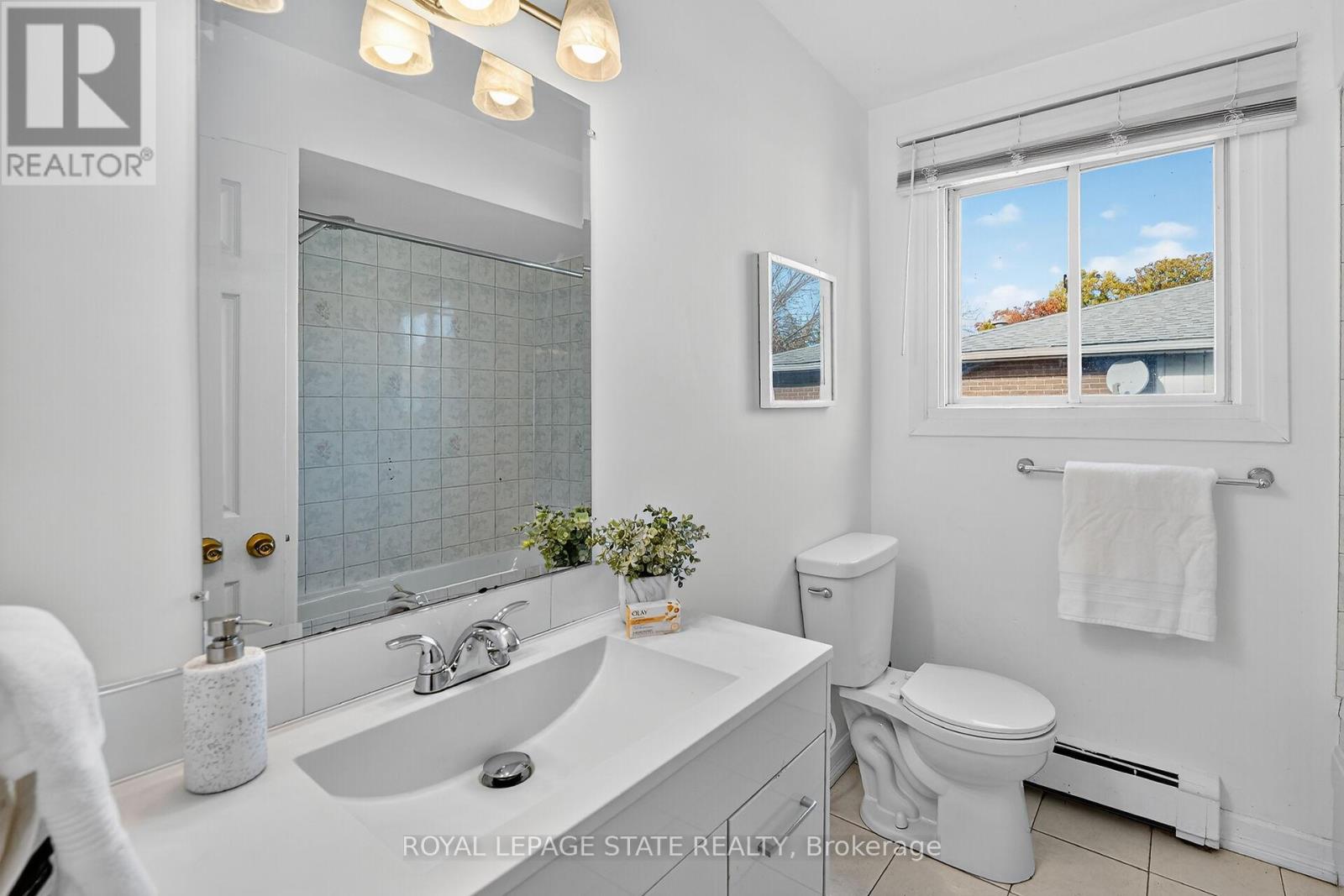 15 Grand Avenue, Grimsby, Ontario  L3M 2R6 - Photo 19 - X12522592