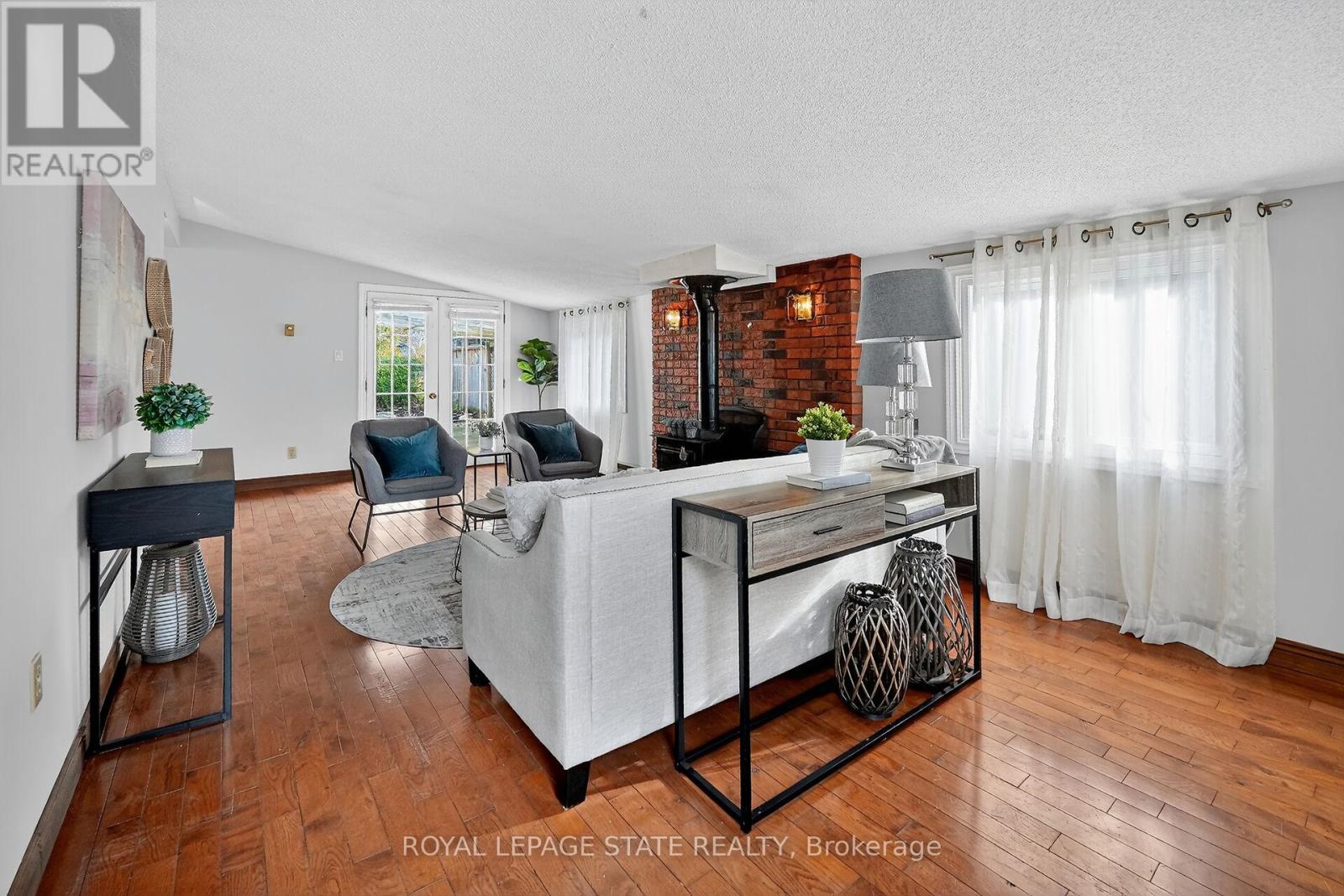 15 Grand Avenue, Grimsby, Ontario  L3M 2R6 - Photo 6 - X12522592