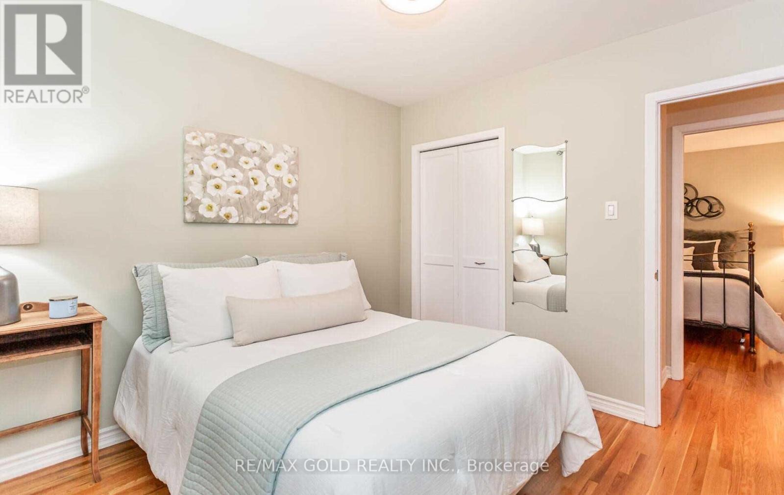 49 Melville Crescent, Brampton, Ontario L6W 2S3 - Photo 3 - W12518728