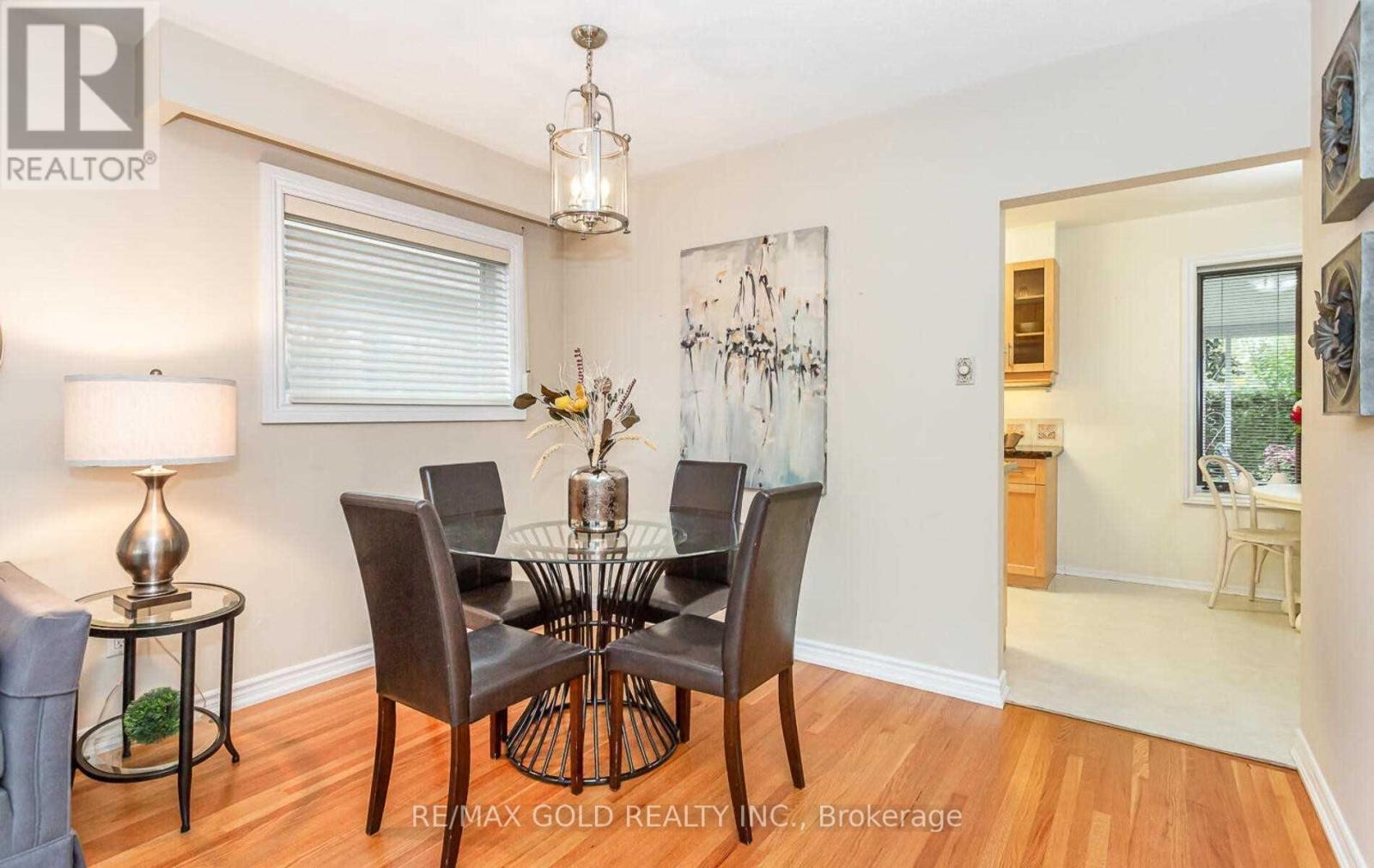 49 Melville Crescent, Brampton, Ontario L6W 2S3 - Photo 7 - W12518728