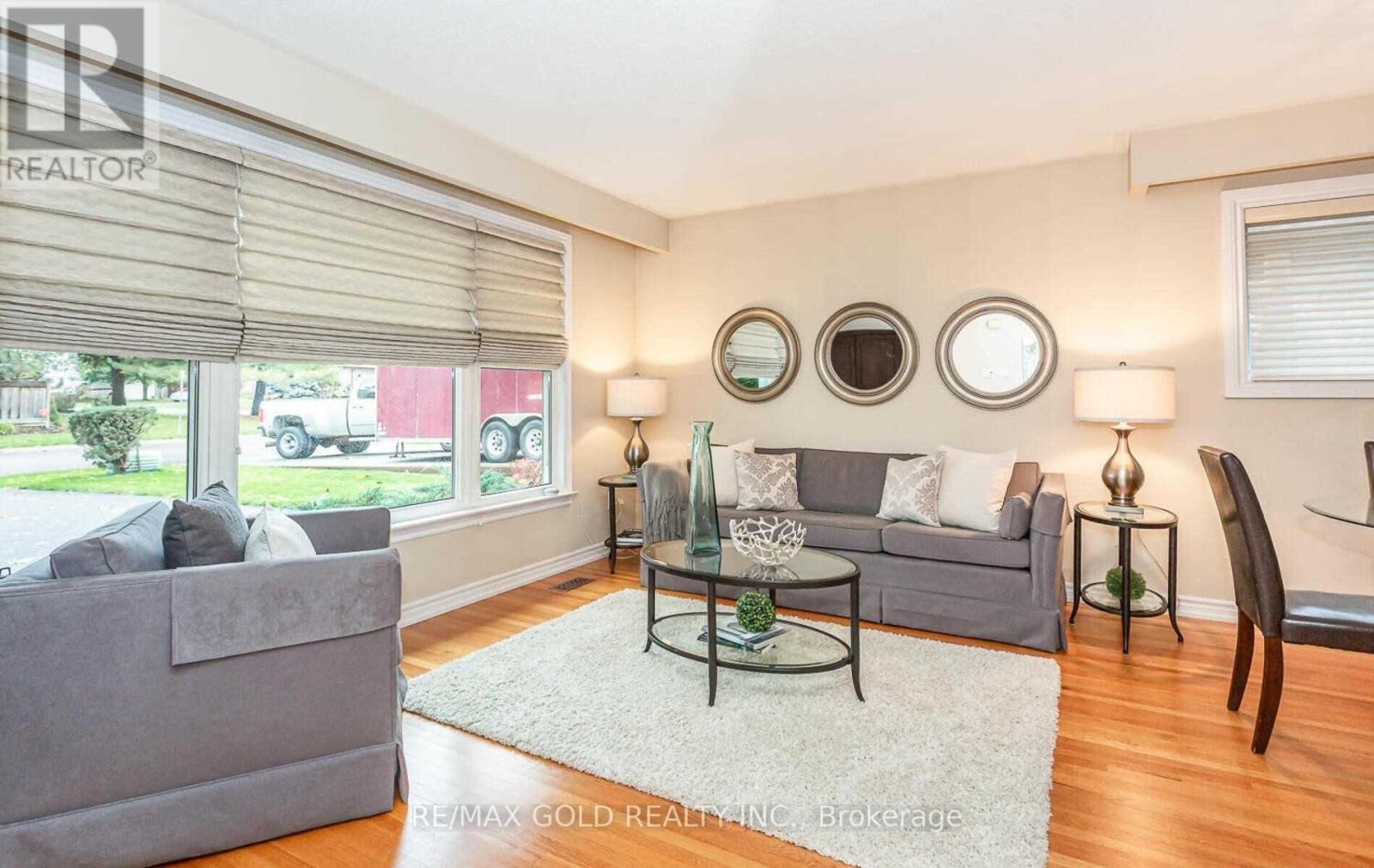 49 Melville Crescent, Brampton, Ontario L6W 2S3 - Photo 9 - W12518728