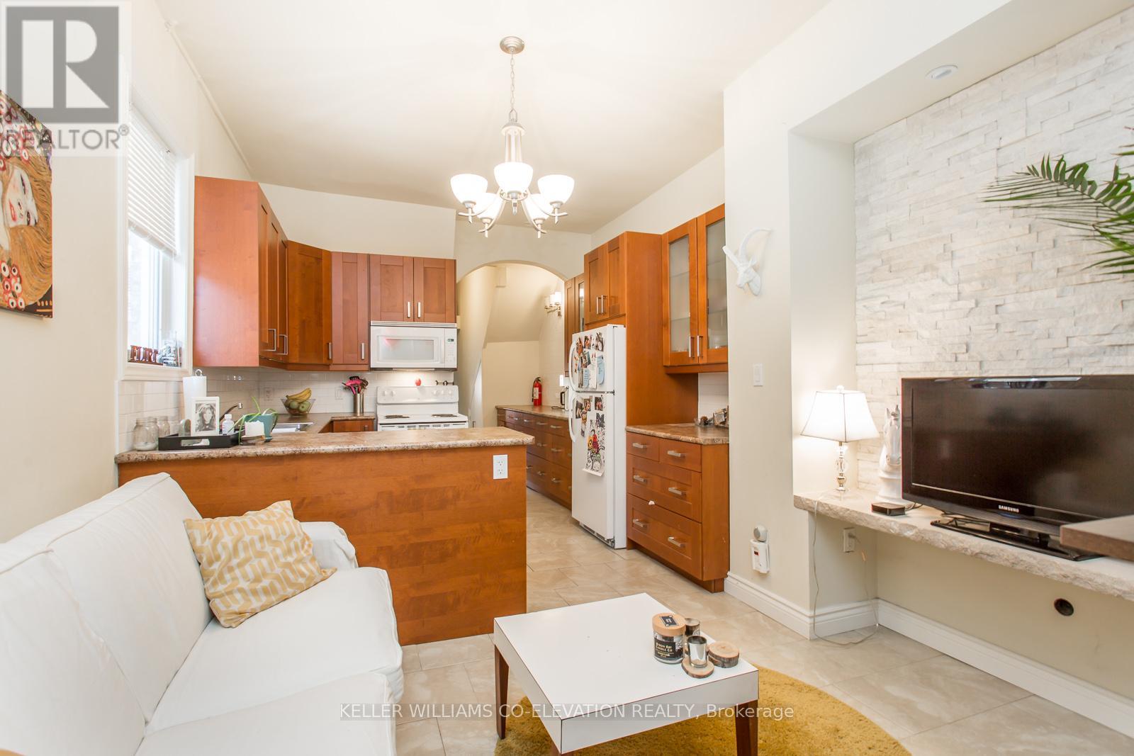 157 Argyle Street, Toronto, Ontario  M6J 1P2 - Photo 4 - C12522762