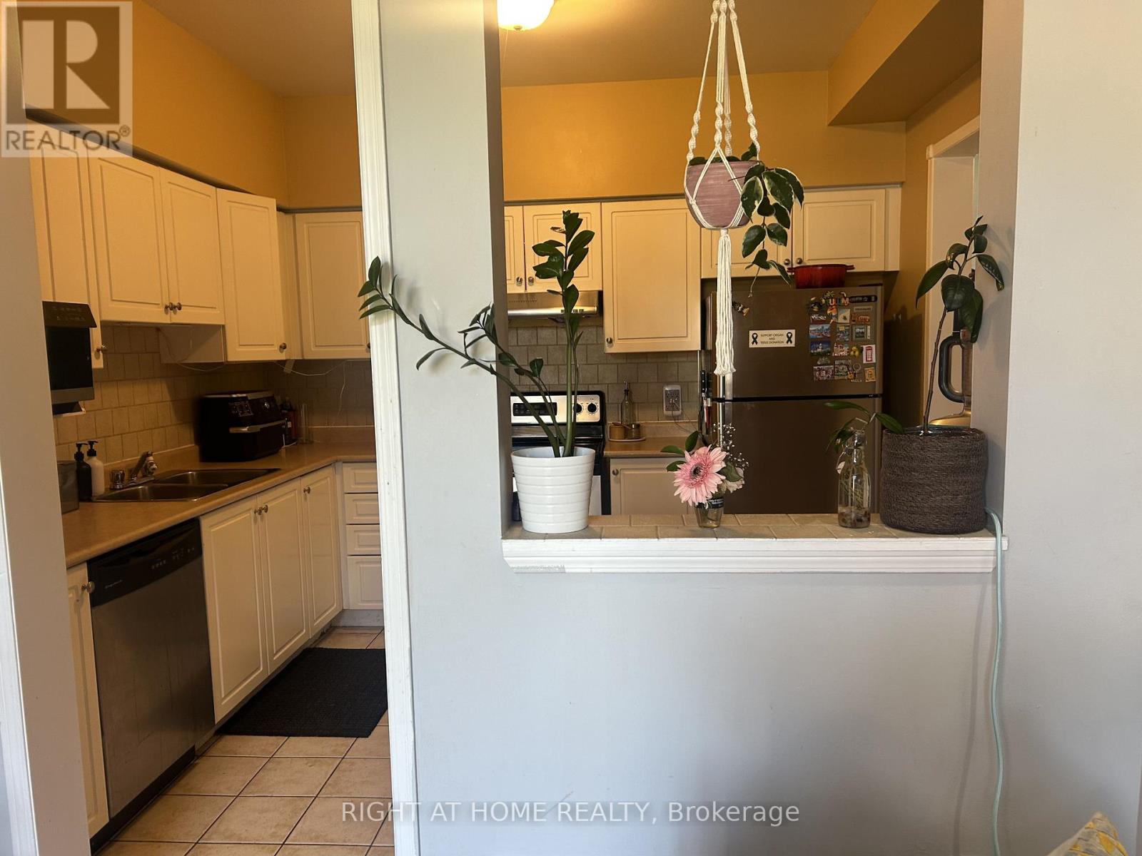 1983 Treetop Way, Pickering, Ontario  L1V 7C8 - Photo 4 - E12522922