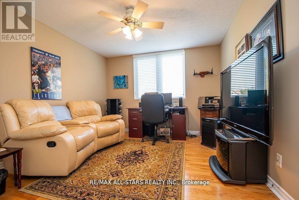 305 - 51 Rivermill Boulevard, Kawartha Lakes, Ontario K9V 6E8 - Photo 18 - X12522872