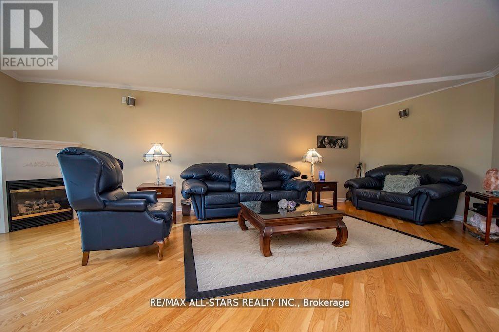 305 - 51 Rivermill Boulevard, Kawartha Lakes, Ontario K9V 6E8 - Photo 5 - X12522872