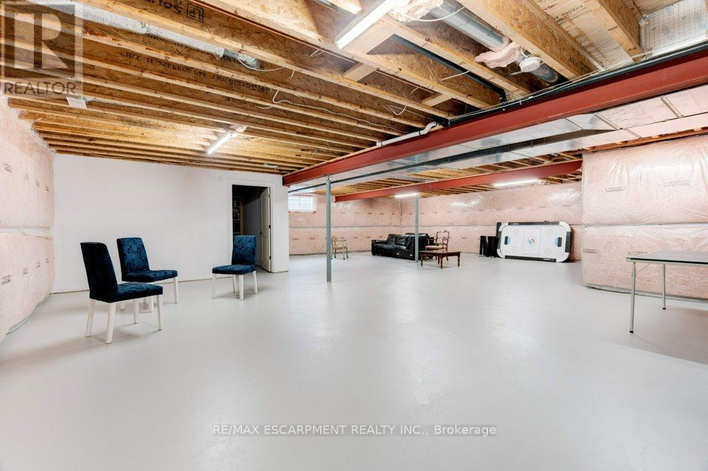 17 Tews Lane, Hamilton, Ontario  L9H 7N4 - Photo 39 - X12424606