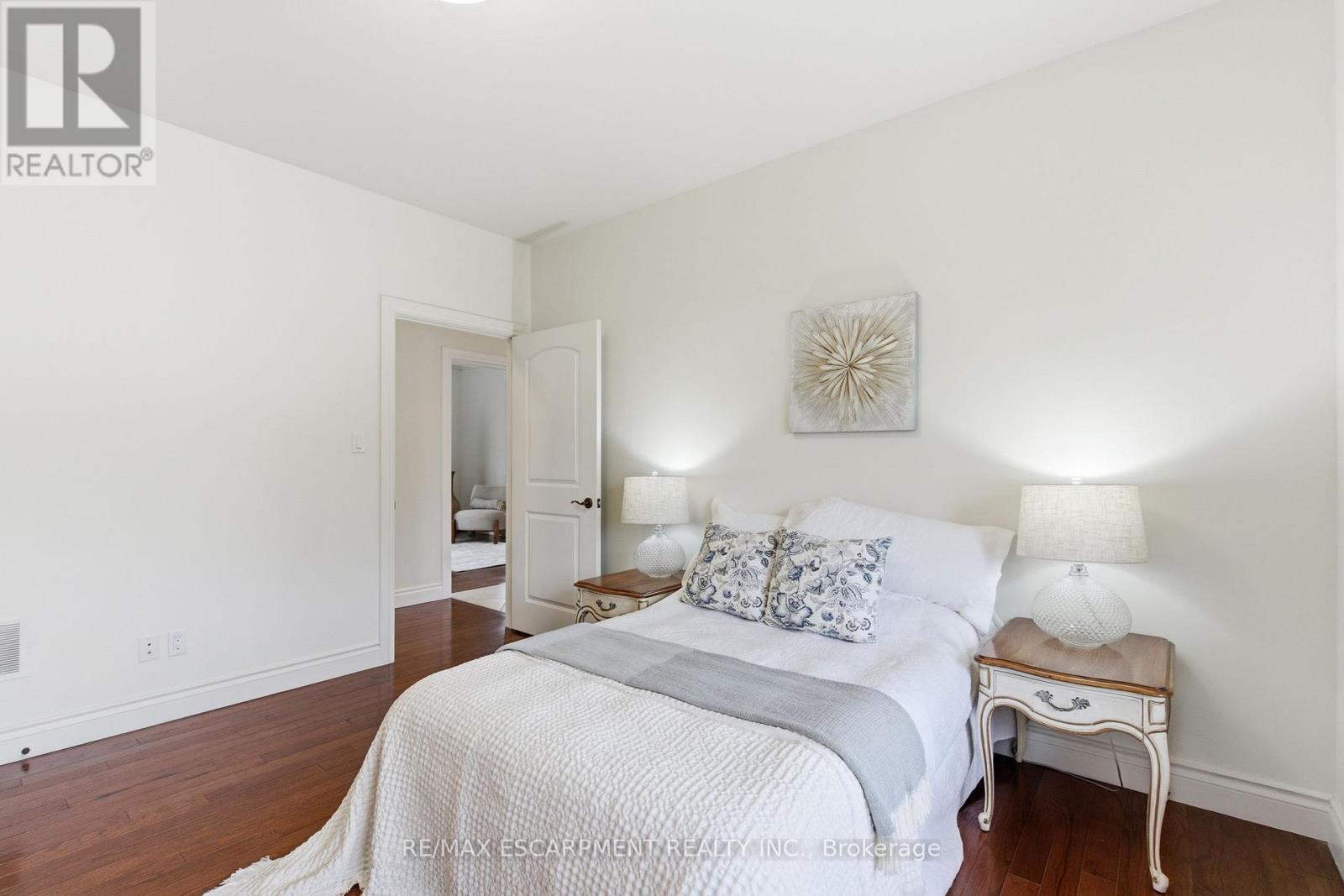 17 Tews Lane, Hamilton, Ontario  L9H 7N4 - Photo 23 - X12424606