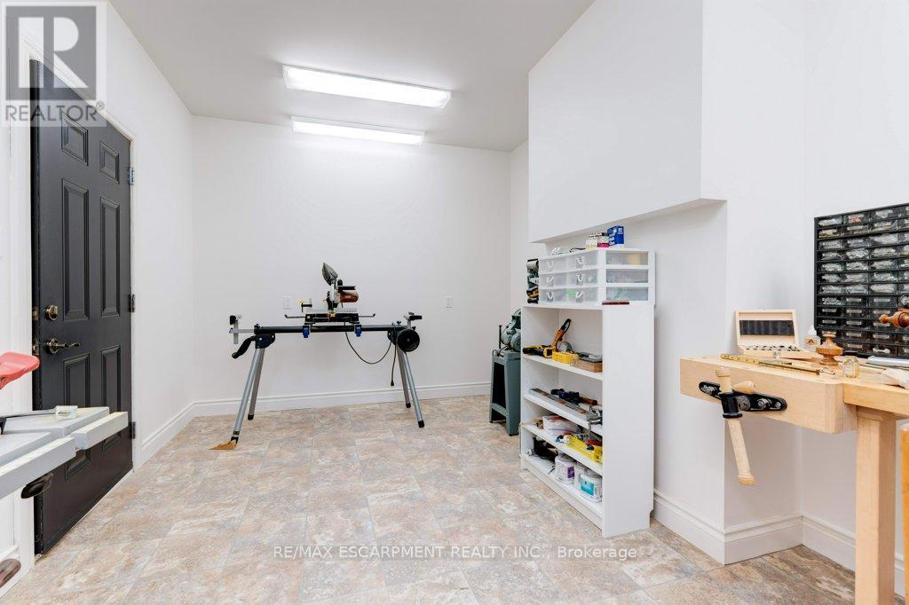 17 Tews Lane, Hamilton, Ontario  L9H 7N4 - Photo 37 - X12424606