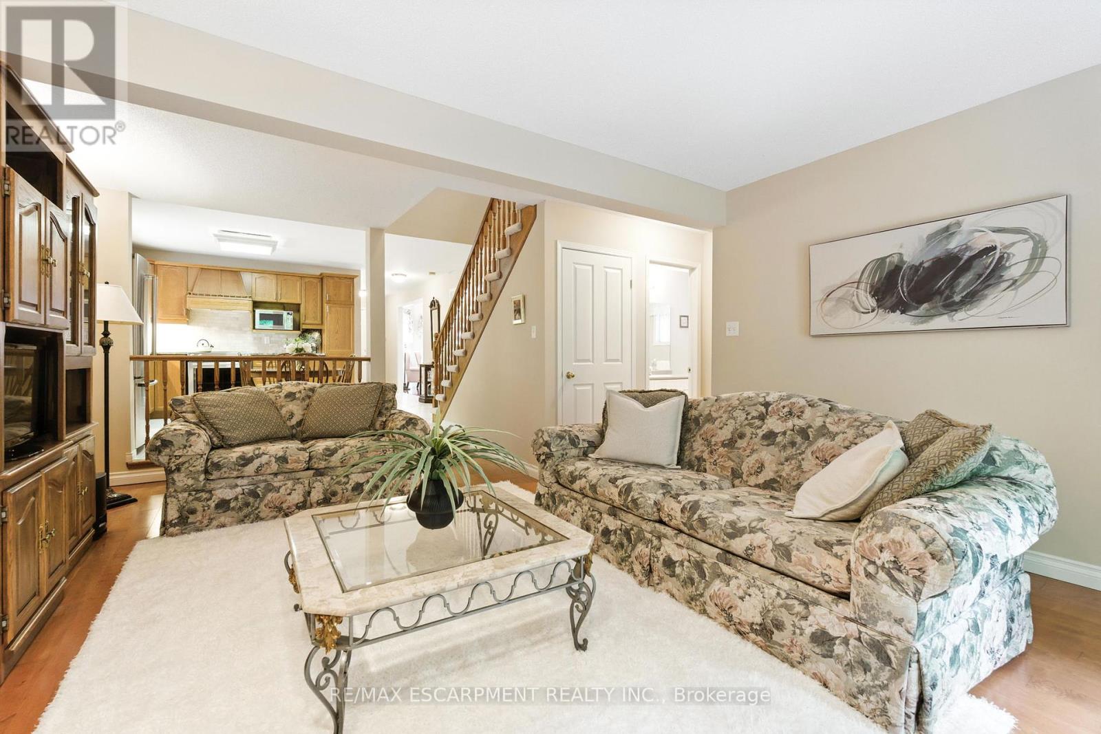 18 Naples Boulevard, Hamilton, Ontario  L9B 2J2 - Photo 13 - X12435465