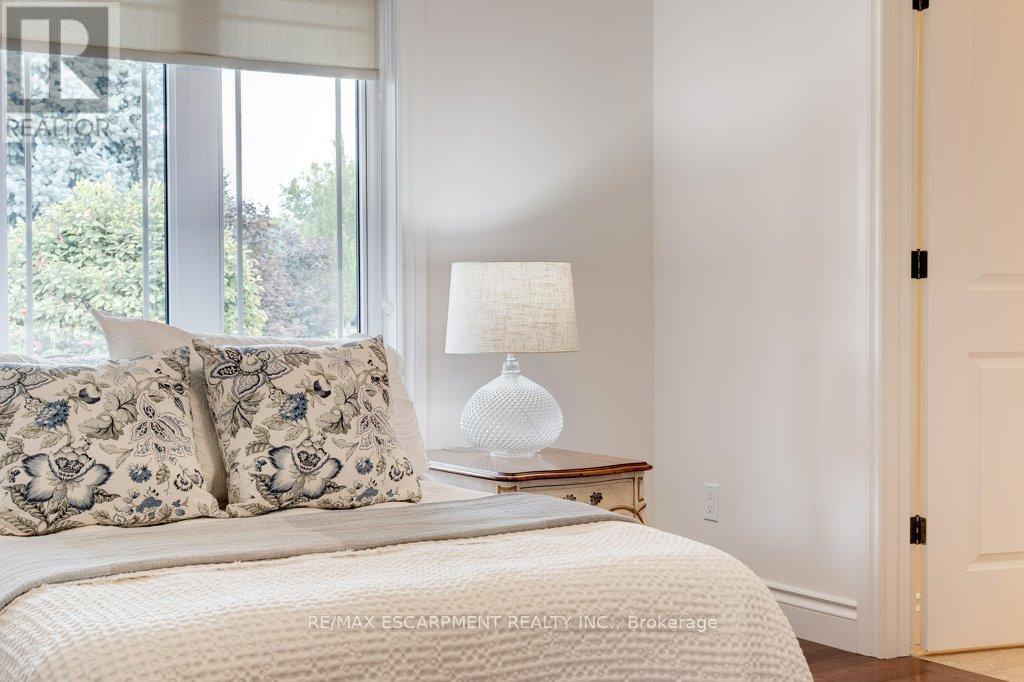 17 Tews Lane, Hamilton, Ontario  L9H 7N4 - Photo 24 - X12424606