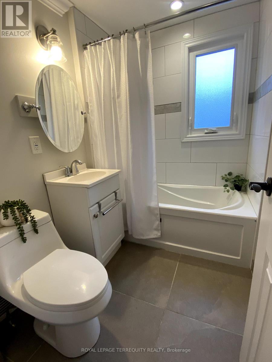 Upper - 14 Flempton Crescent, Toronto, Ontario M1K 3B4 - Photo 3 - E12522738