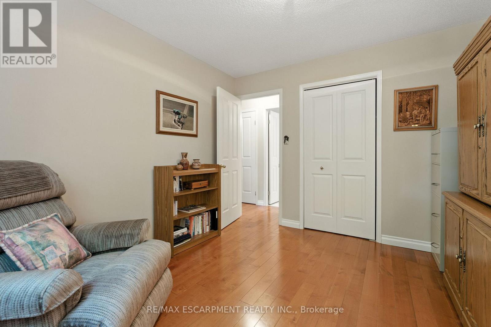 18 Naples Boulevard, Hamilton, Ontario  L9B 2J2 - Photo 17 - X12435465