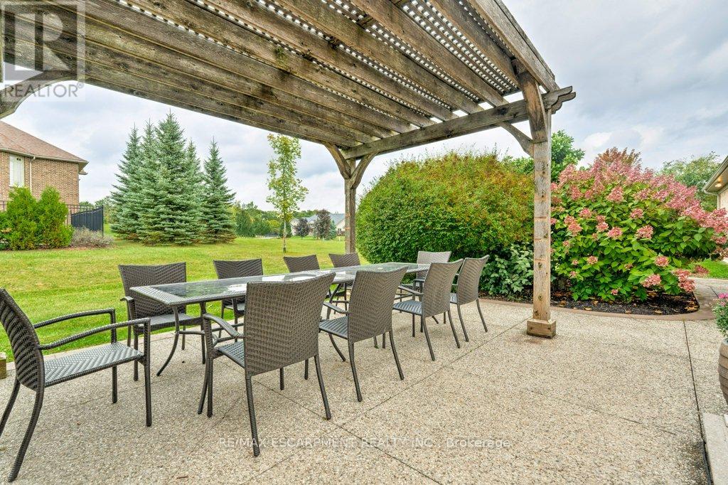 17 Tews Lane, Hamilton, Ontario  L9H 7N4 - Photo 43 - X12424606