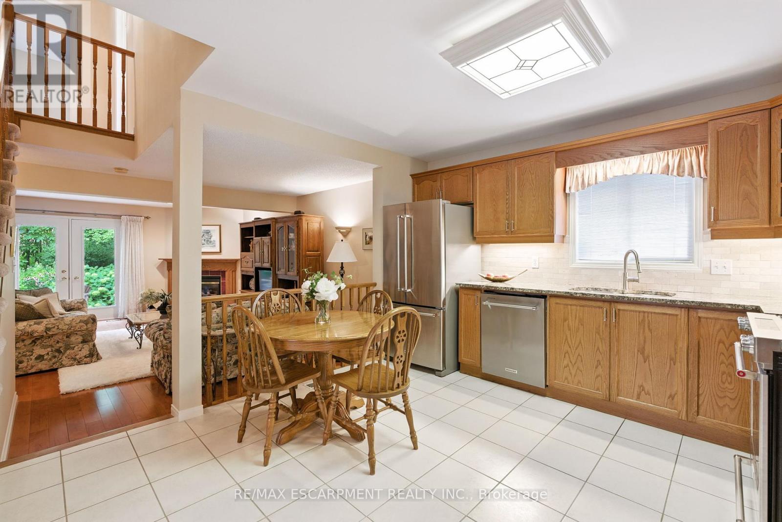 18 Naples Boulevard, Hamilton, Ontario  L9B 2J2 - Photo 10 - X12435465