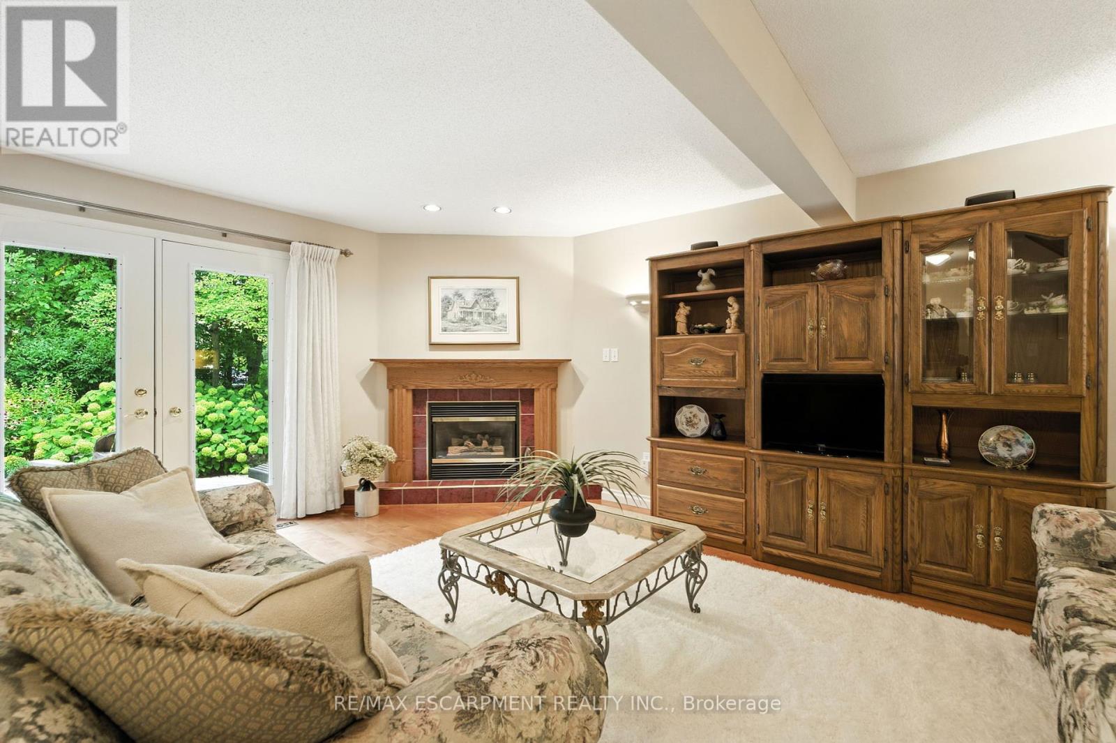 18 Naples Boulevard, Hamilton, Ontario  L9B 2J2 - Photo 14 - X12435465