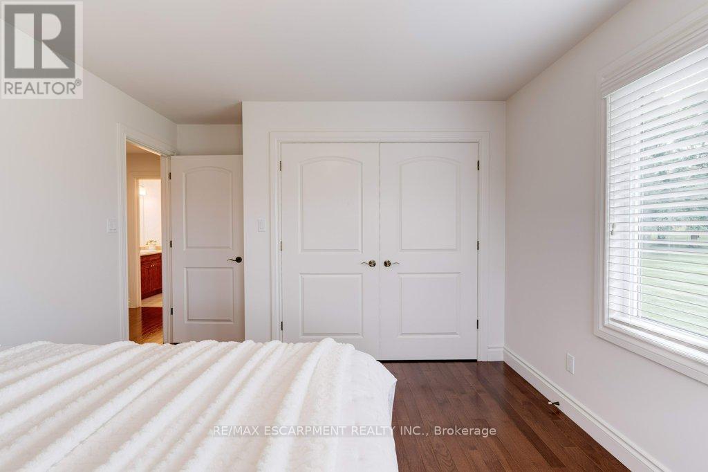 17 Tews Lane, Hamilton, Ontario  L9H 7N4 - Photo 33 - X12424606