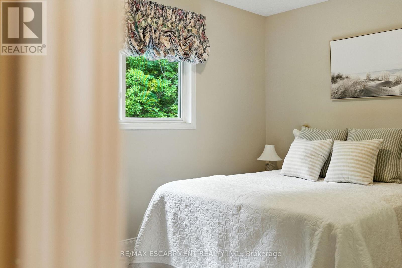 18 Naples Boulevard, Hamilton, Ontario  L9B 2J2 - Photo 27 - X12435465