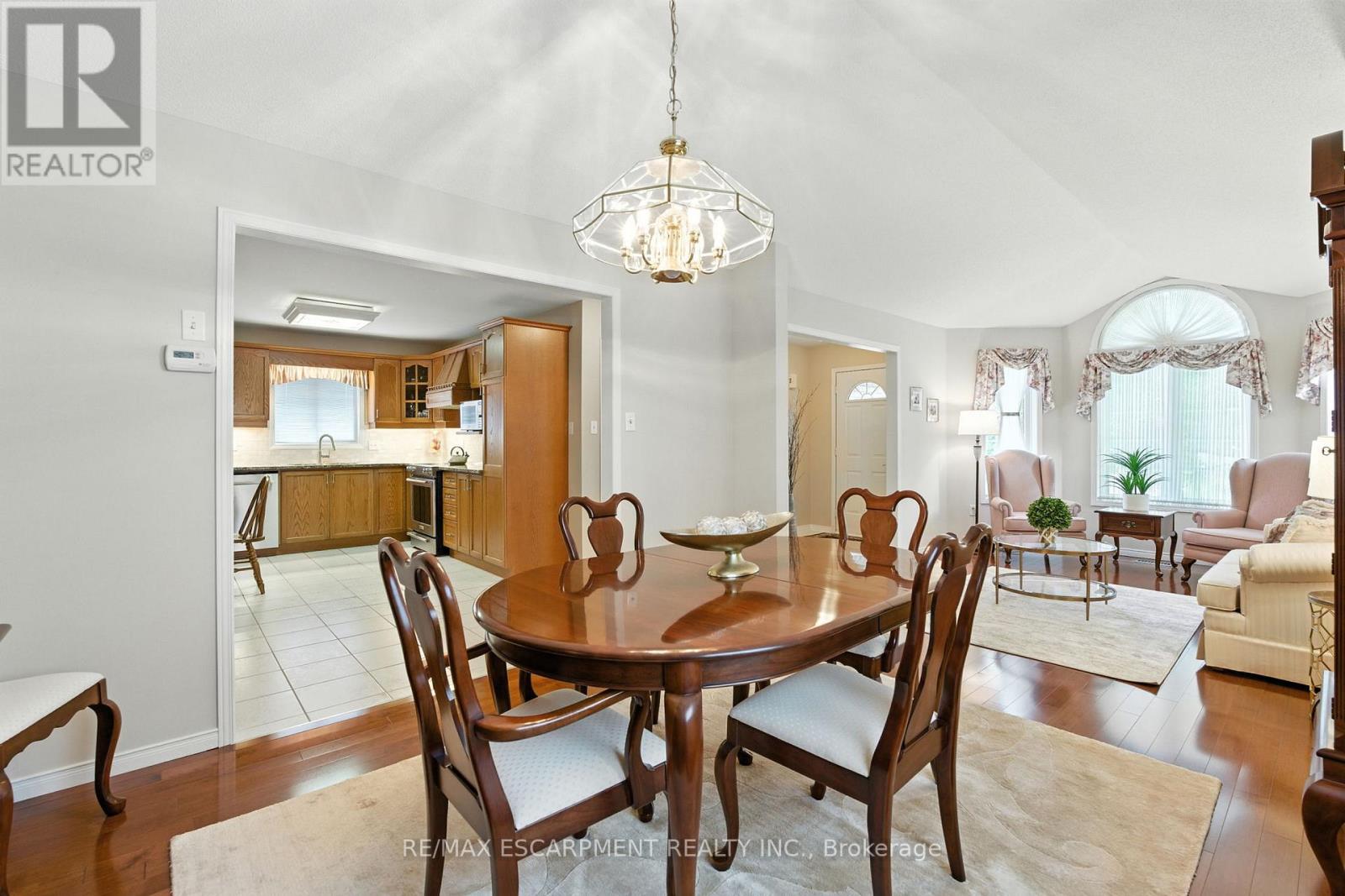 18 Naples Boulevard, Hamilton, Ontario  L9B 2J2 - Photo 7 - X12435465