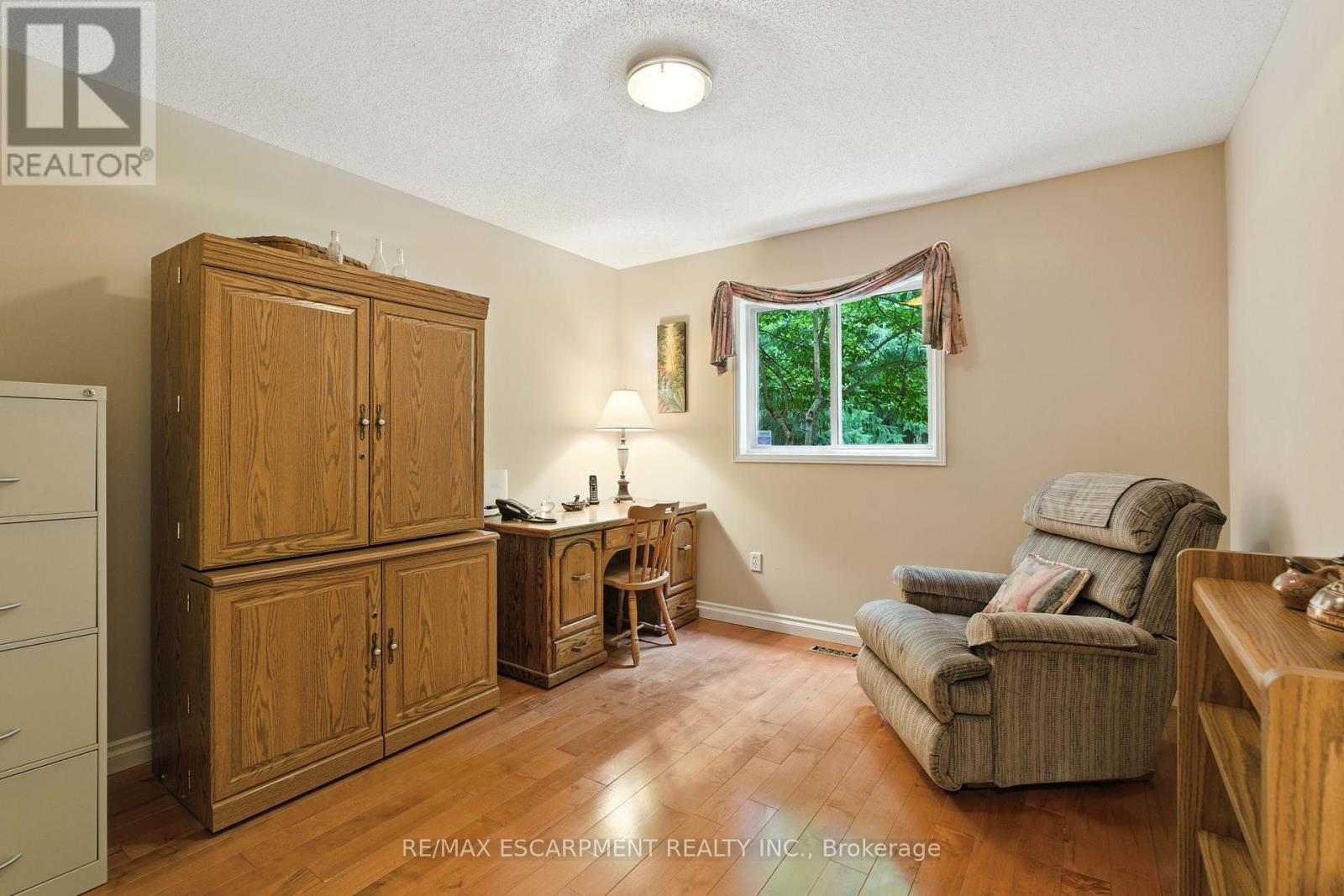 18 Naples Boulevard, Hamilton, Ontario  L9B 2J2 - Photo 15 - X12435465