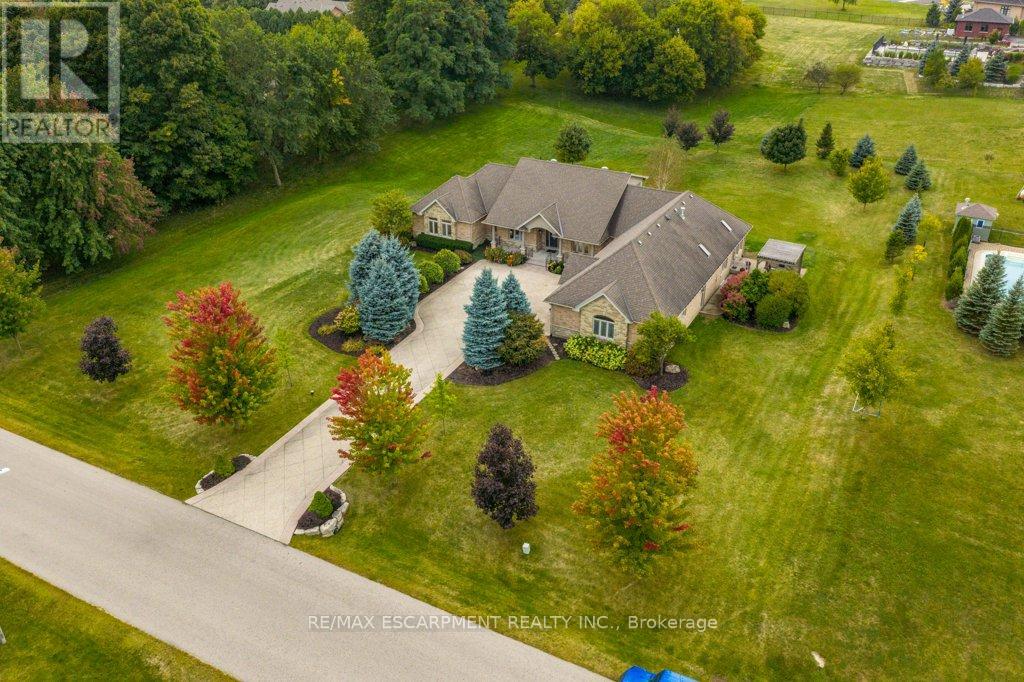 17 Tews Lane, Hamilton, Ontario  L9H 7N4 - Photo 46 - X12424606