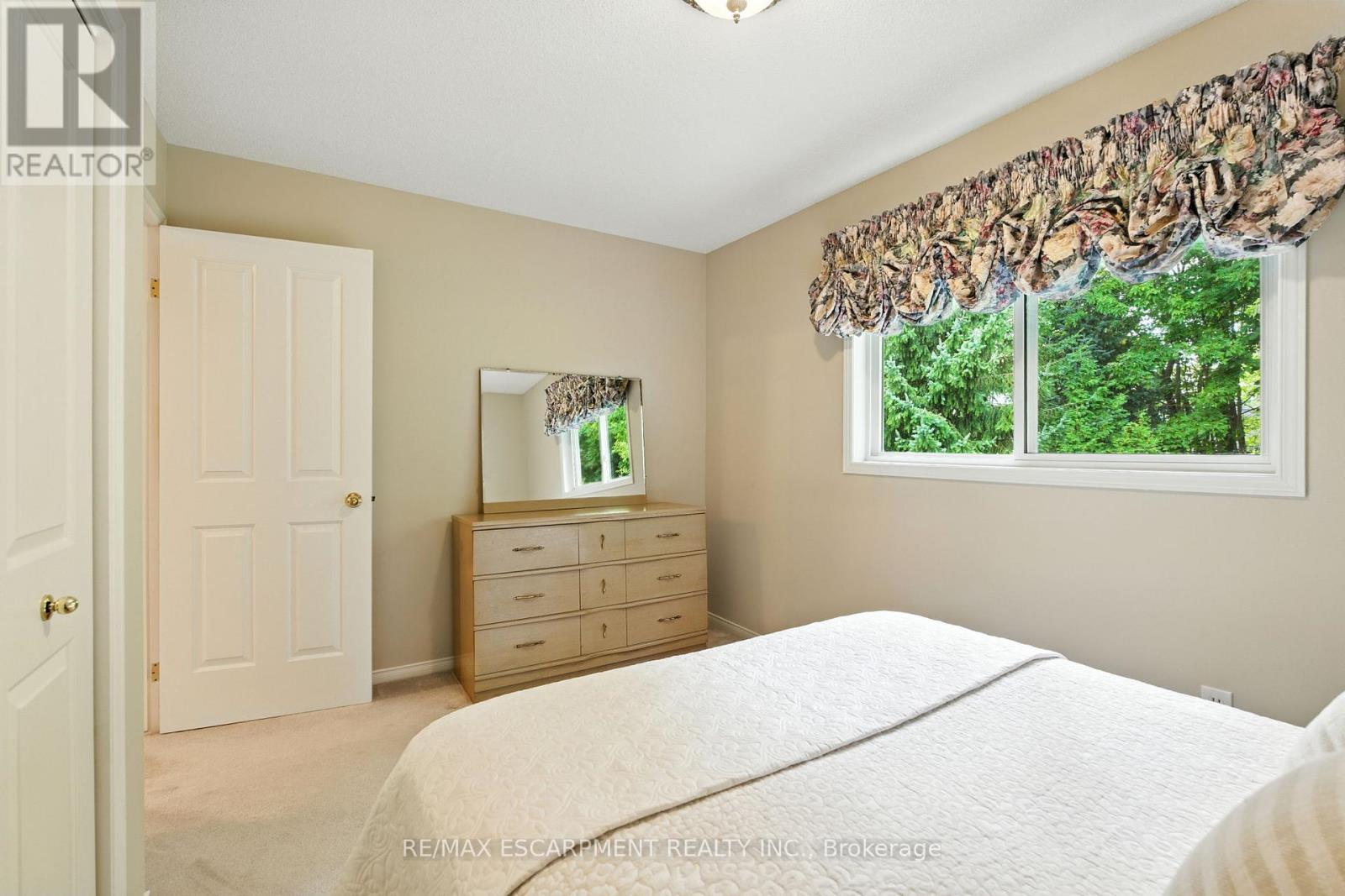 18 Naples Boulevard, Hamilton, Ontario  L9B 2J2 - Photo 29 - X12435465