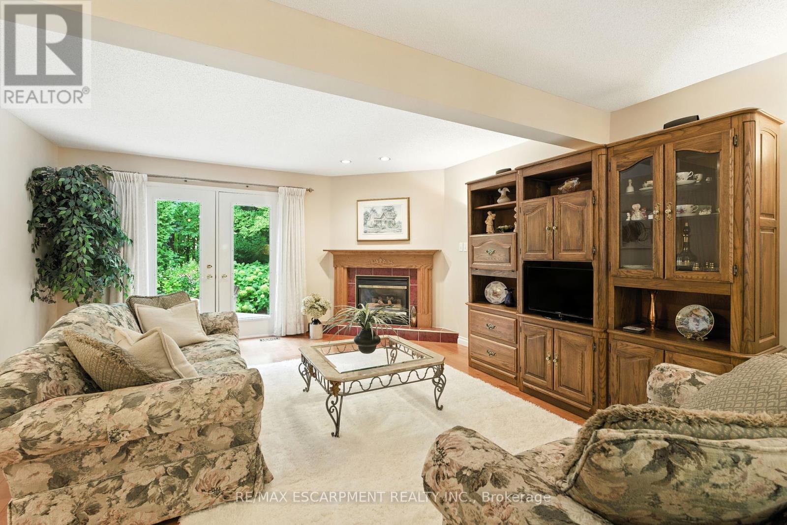 18 Naples Boulevard, Hamilton, Ontario  L9B 2J2 - Photo 12 - X12435465