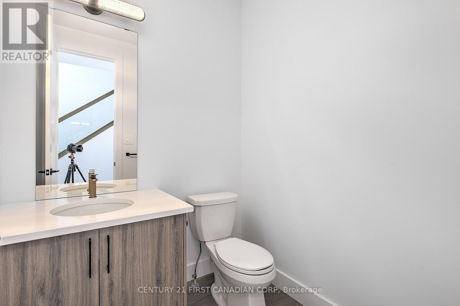 245 Hesselman Crescent, London South, Ontario  N6M 0K3 - Photo 6 - X12522784