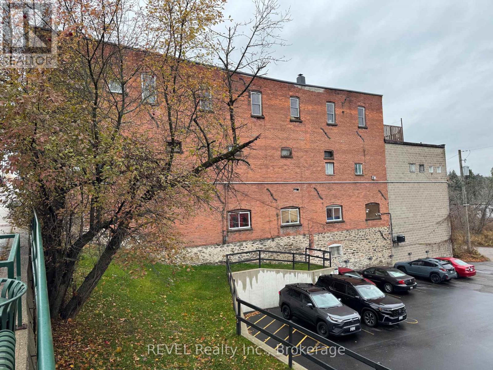 75 Manitoba Street, Bracebridge, Ontario P1L 2B2 - Photo 3 - X12509694