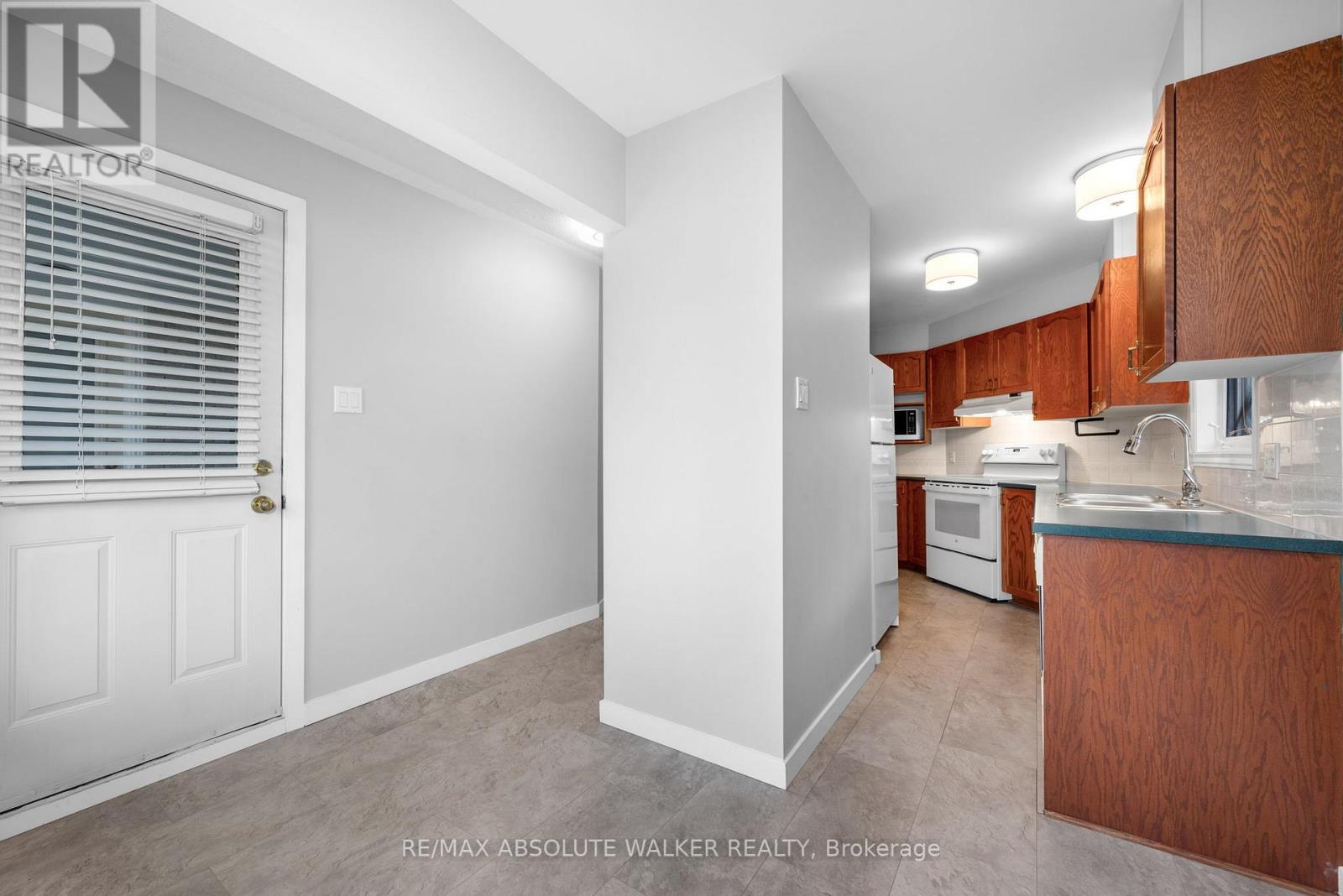 1673 Locksley Lane, Ottawa, Ontario  K1J 1B6 - Photo 2 - X12522878