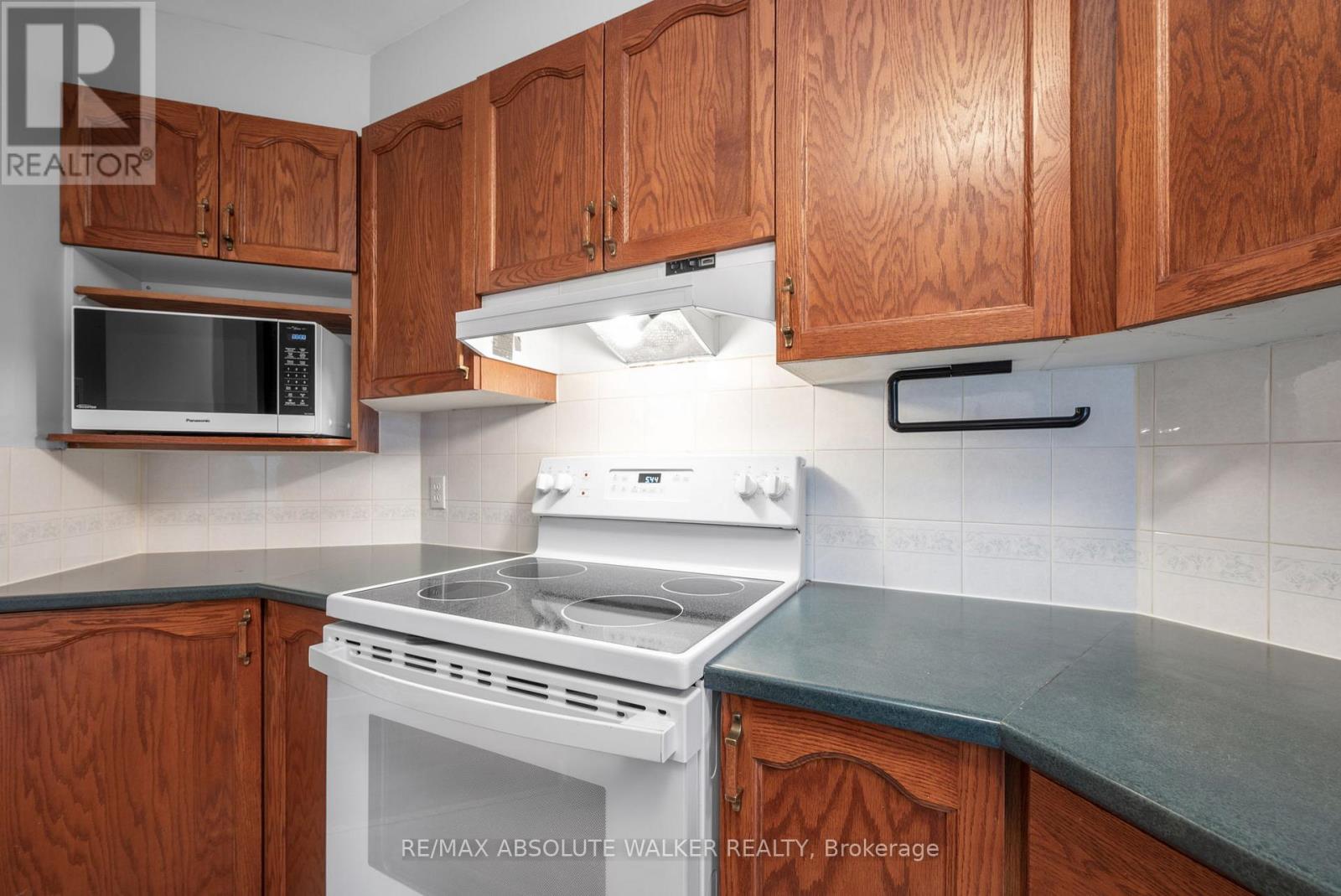 1673 Locksley Lane, Ottawa, Ontario  K1J 1B6 - Photo 6 - X12522878