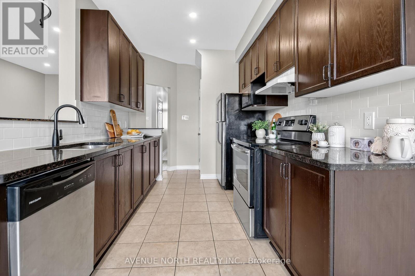 629 Sunburst Street, Ottawa, Ontario  K1T 0L1 - Photo 11 - X12522880