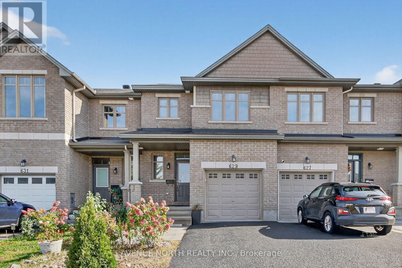 629 Sunburst Street, Ottawa, Ontario  K1T 0L1 - Photo 2 - X12522880