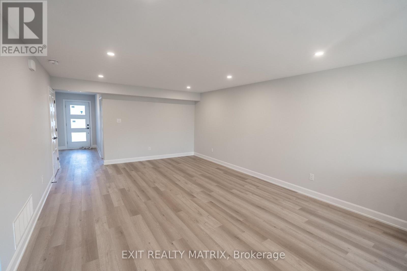 784-786 Walton Street, Cornwall, Ontario K6H 0J2 - Photo 2 - X12522940