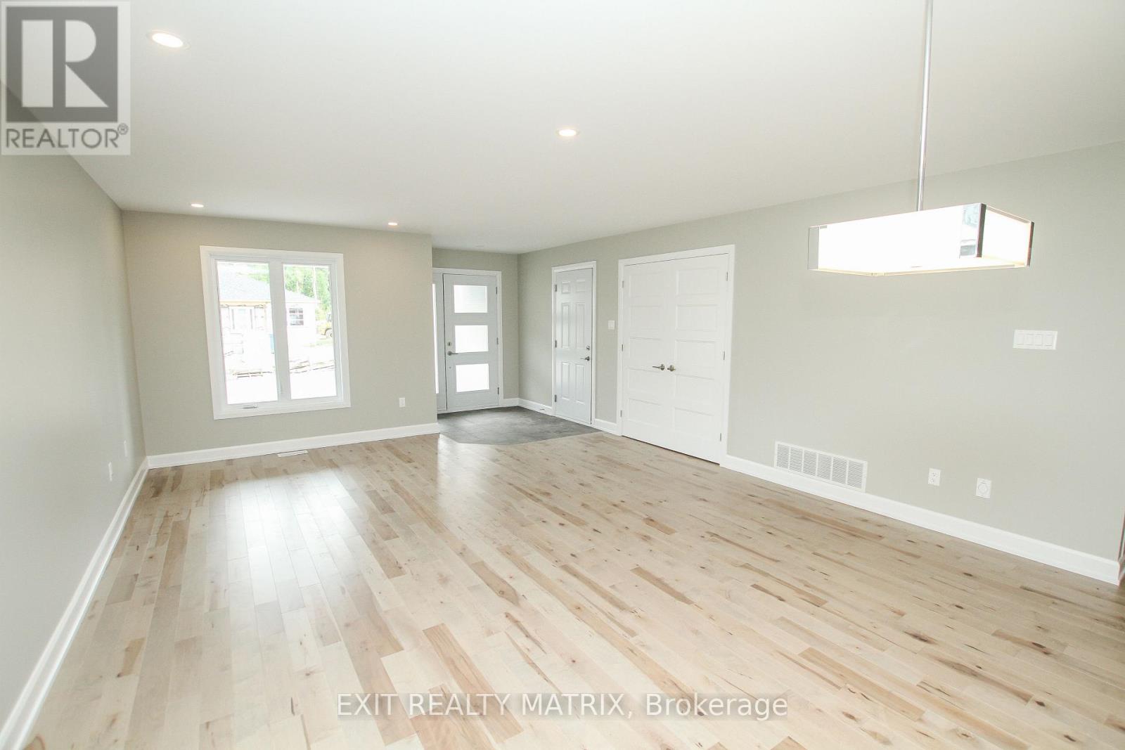 2 Glenco Road, South Stormont, Ontario K0C 2A0 - Photo 4 - X12522946