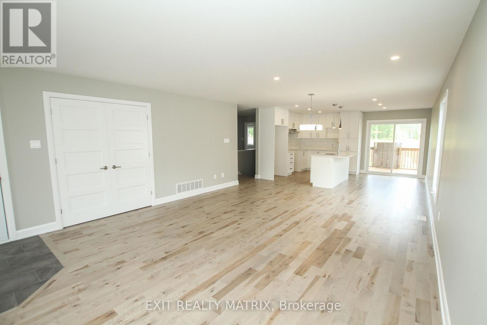 2 Glenco Road, South Stormont, Ontario K0C 2A0 - Photo 6 - X12522946