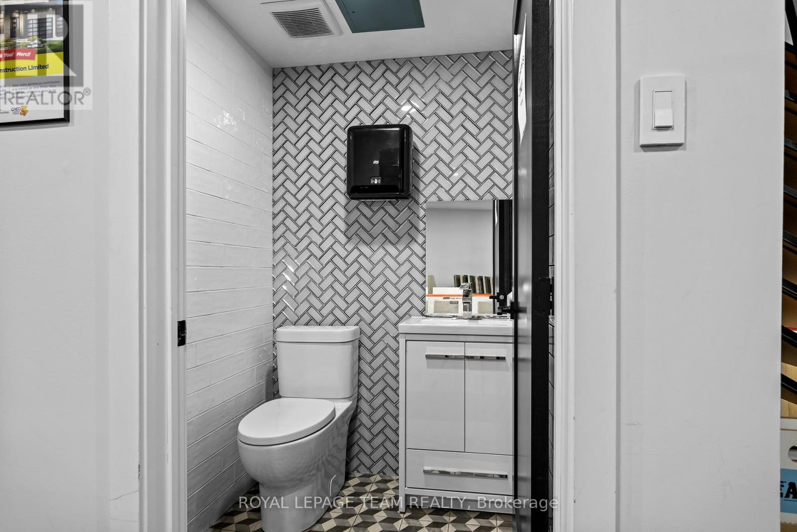 123 - 15 Capella Court, Ottawa, Ontario  K2E 7X1 - Photo 12 - X12522958