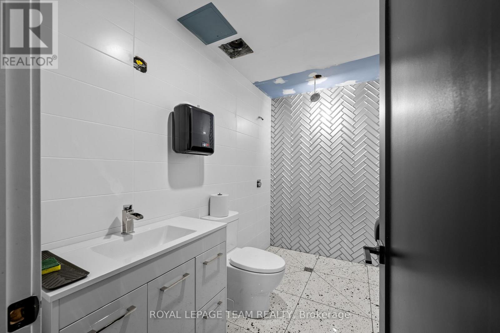 123 - 15 Capella Court, Ottawa, Ontario  K2E 7X1 - Photo 16 - X12522958