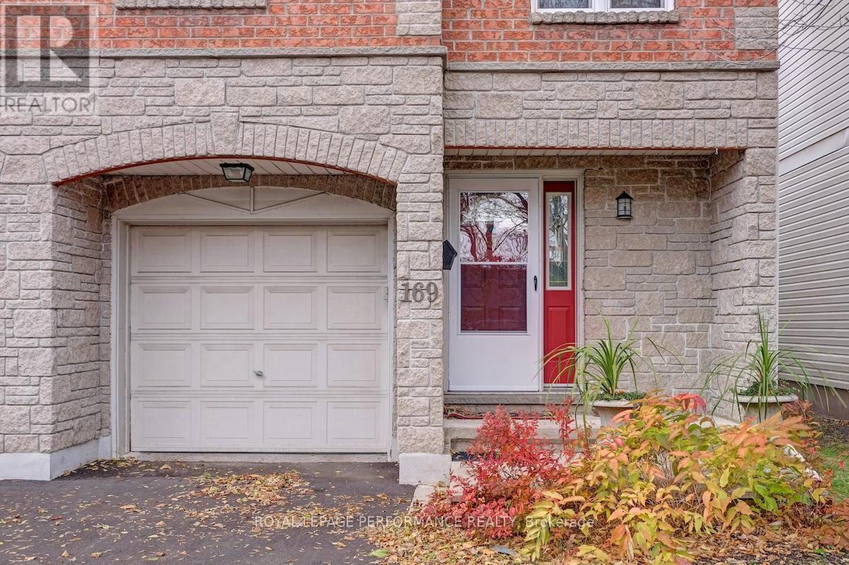 169 Arcola Private, Ottawa, Ontario K1K 4W9 - Photo 2 - X12523072