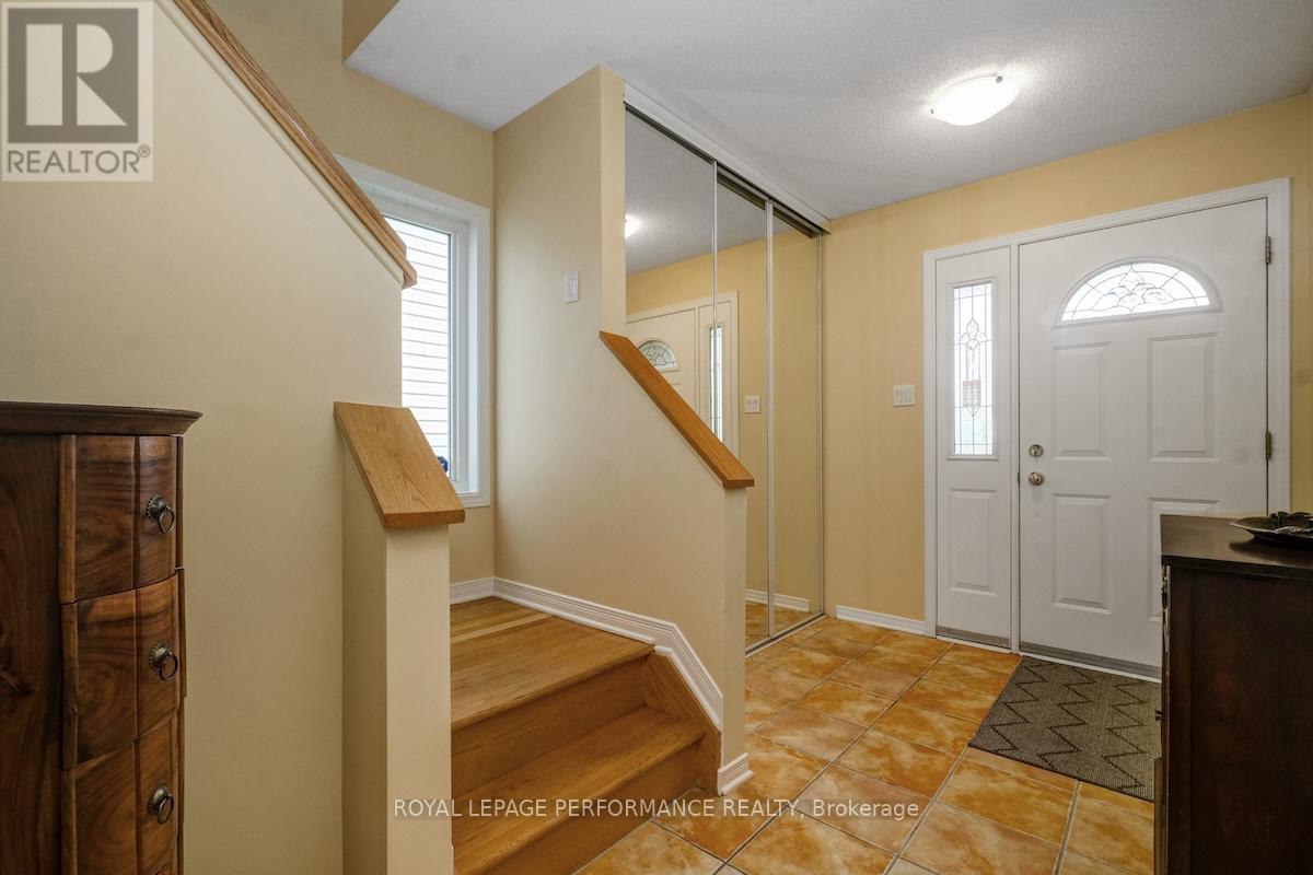 169 Arcola Private, Ottawa, Ontario K1K 4W9 - Photo 3 - X12523072