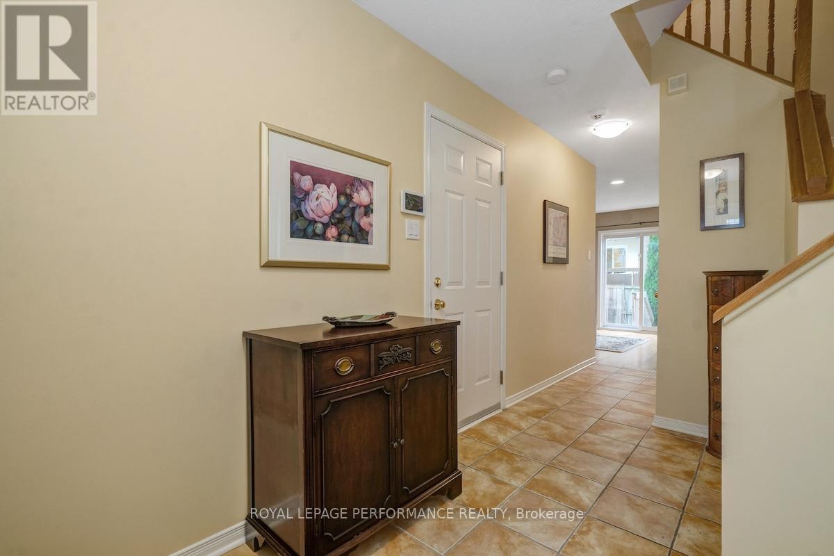 169 Arcola Private, Ottawa, Ontario K1K 4W9 - Photo 4 - X12523072