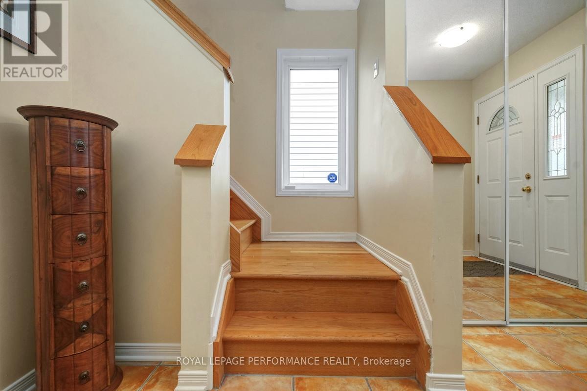 169 Arcola Private, Ottawa, Ontario K1K 4W9 - Photo 5 - X12523072